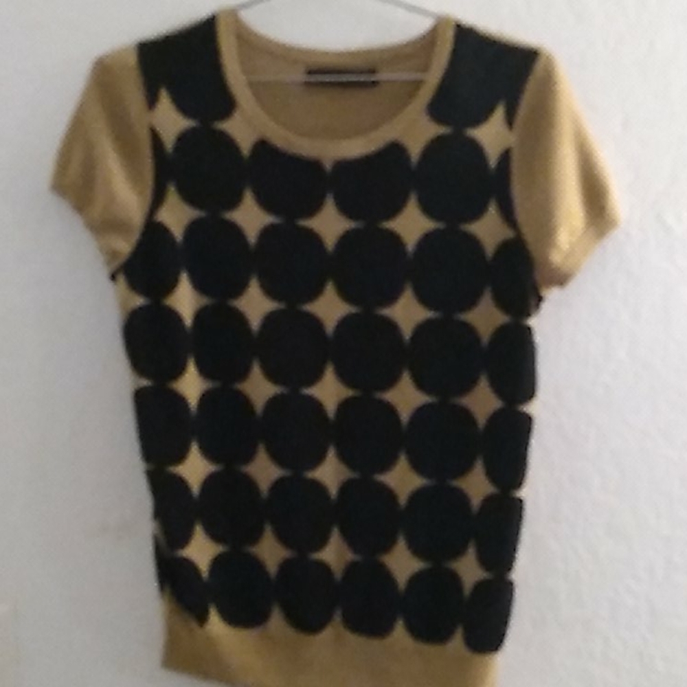 Short sleeve sweater from the limited